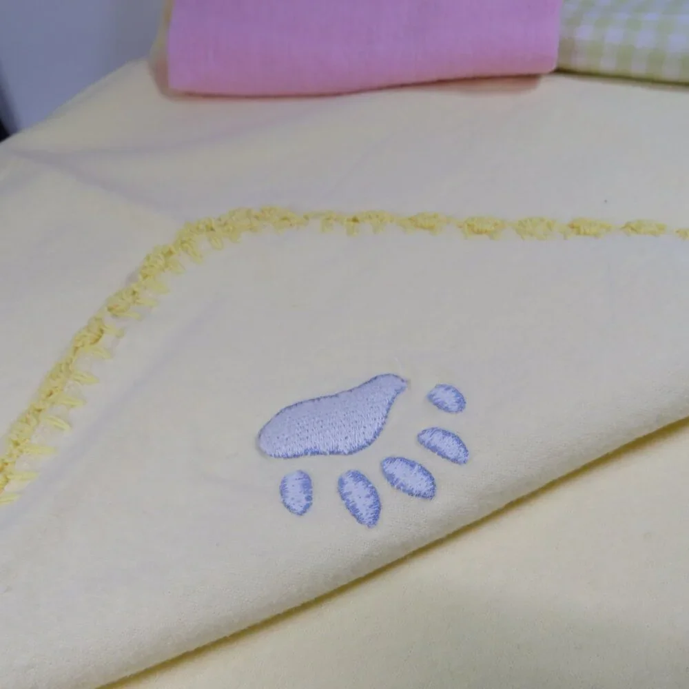 2002 Dolly Inc.Yellow Baby Blanket Crochet Scalloped w embroidered Paw Print